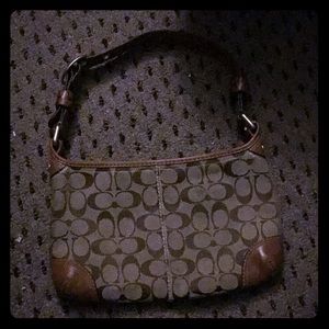 A coach handbag very nice never been used